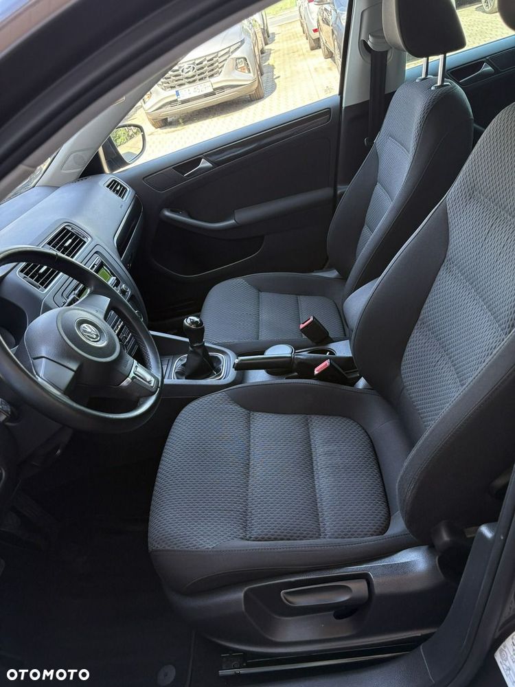 Volkswagen Jetta - 13