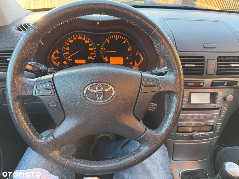 Toyota Avensis - 5