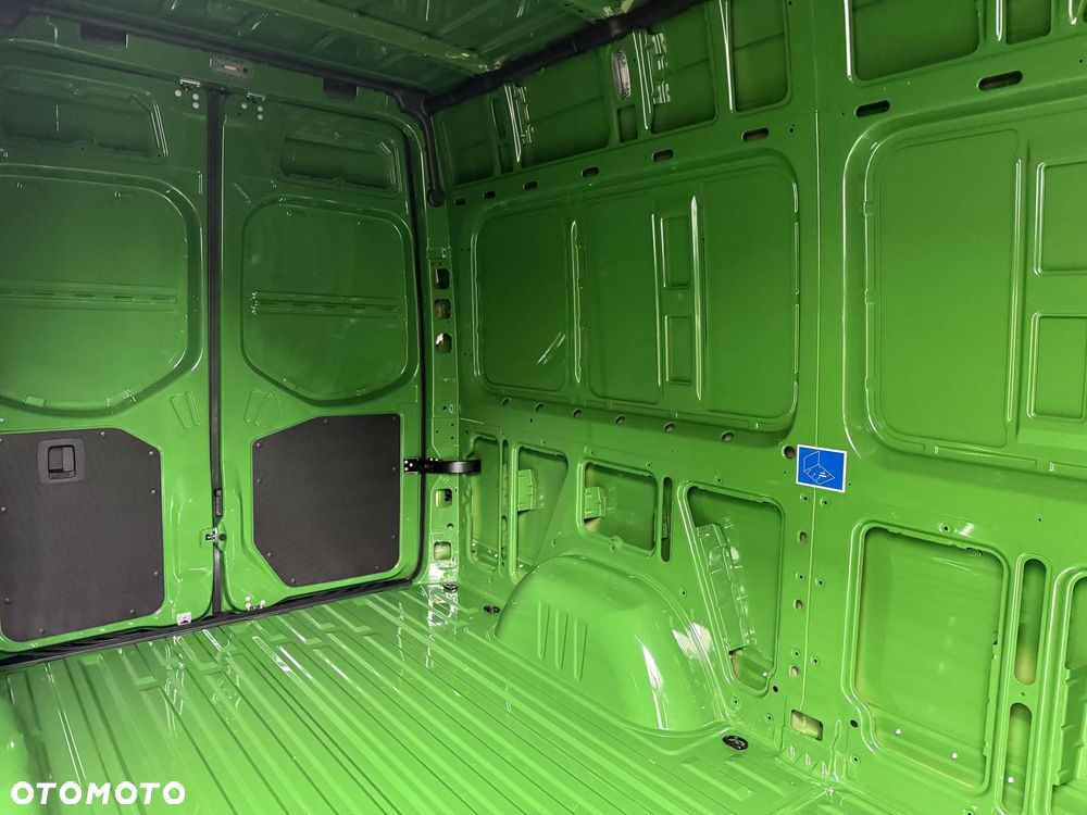 Mercedes-Benz Sprinter - 9