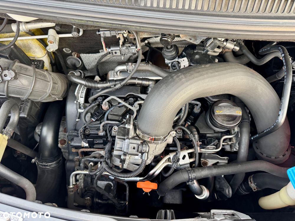 Volkswagen Caravelle - 31