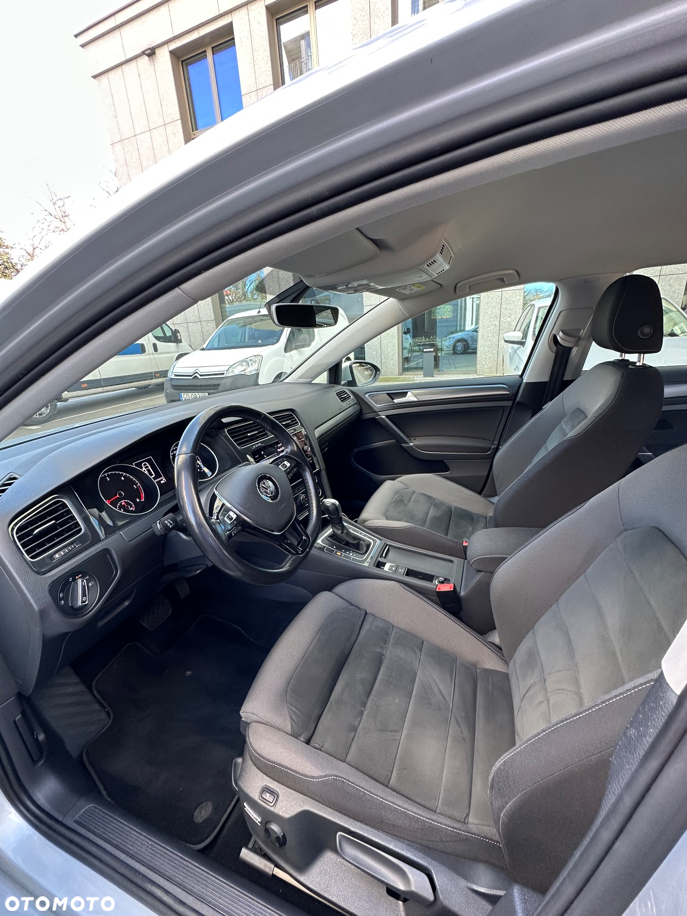 Volkswagen Golf 2.0 TDI BlueMotion Technology DSG Comfortline - 29