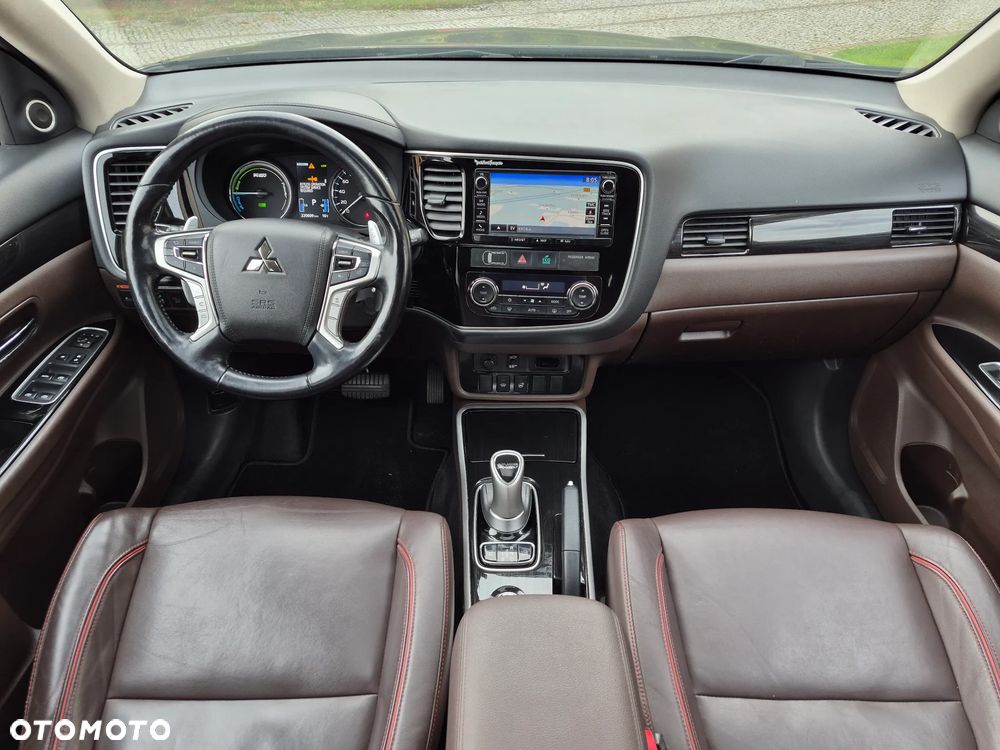 Mitsubishi Outlander Intense + - 7
