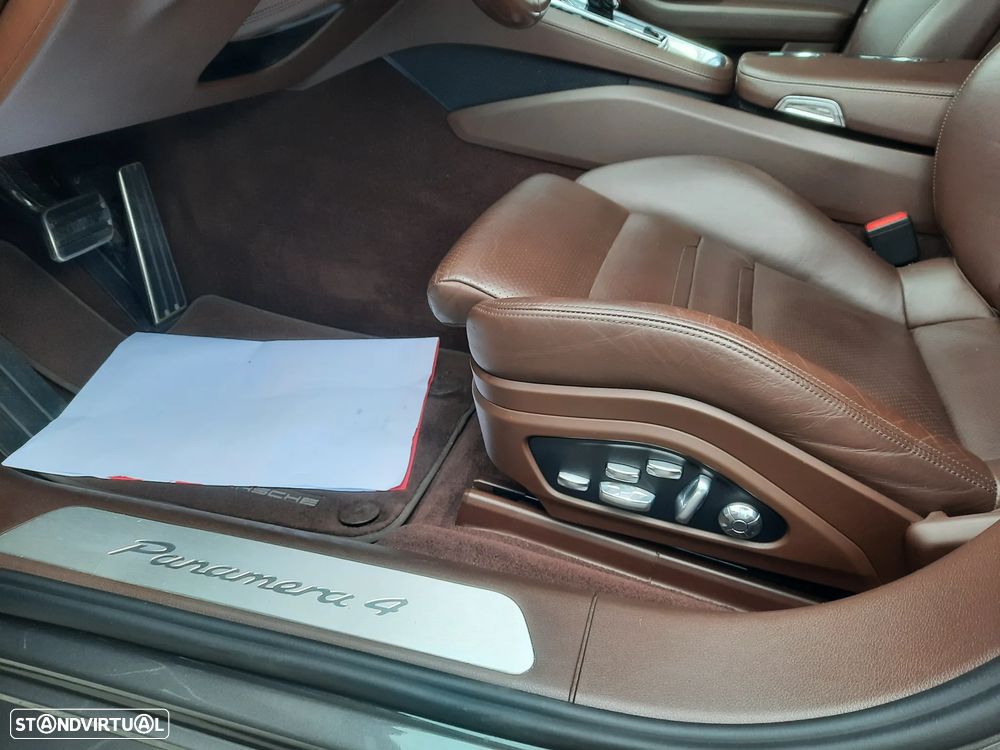 Porsche Panamera 4 E-Hybrid - 30