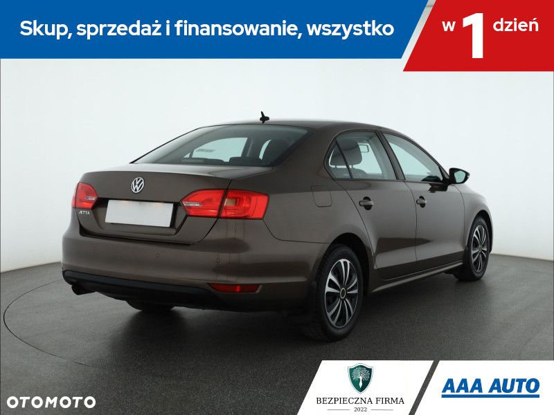 Volkswagen Jetta - 6