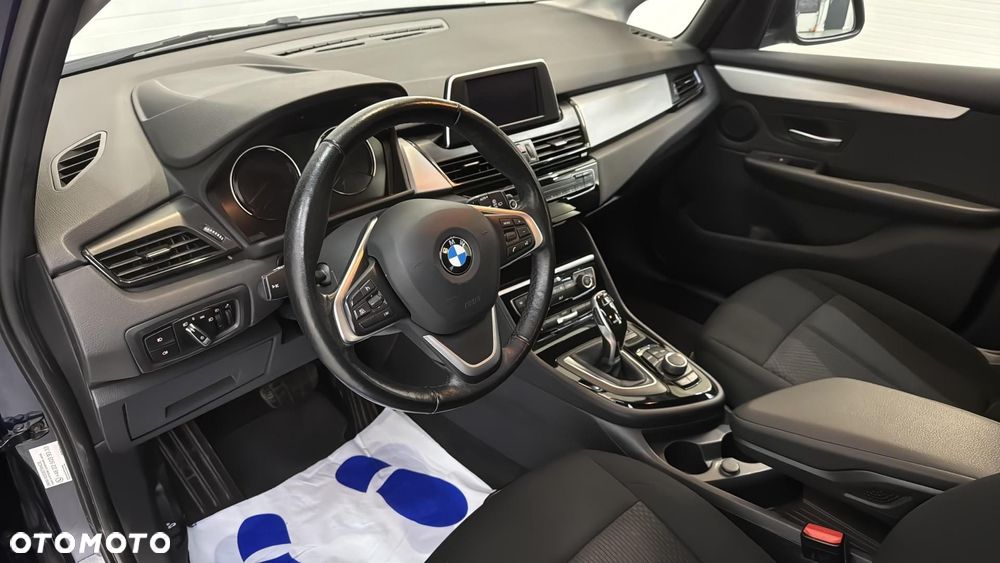 BMW Seria 2 218d - 11