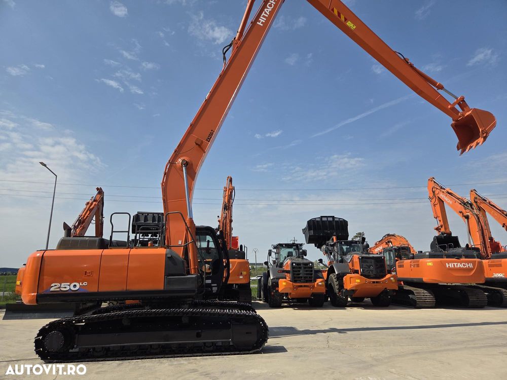 Hitachi SET BRATE LUNGI NOI 18m, cupa 0,9mc, 2019, 6.017h, gresare automata, latime 3,19m, 3 pompe hidr Hitachi, camera spate, camera laterala, consum mediu 13l/h, motor Isuzu 190CP, JAPONIA, doar 377h deplasare lant 80% ok, leasing 3 ani-PROMOTIE 131.900Eur - 19