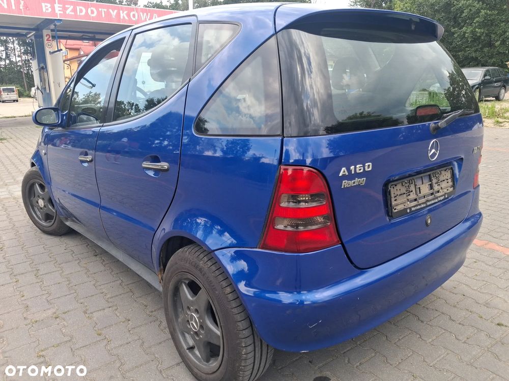 Mercedes A160 ELCH A klasa W168 silnik 1.6 Benzyna 166.930 skrzynia biegów drzwi klapa maska zderzak błotnik lakier 933 Tiefseeblau / Deep Sea Blue alternator listwa wtryskowa przepustnica przepływomierz alternator maglownica wahacz pompa wspomagania sprężarka klimatyzacji cewka wentylator sterownik stacyjka moduł silniczek panel przewód wiązka radio fotel fotele tapicerka skórzana skóra boczek podłokietnik szyba zwrotnica EGR chłodnica pas wzmocnienie lusterko lampa reflektor tłumik wydech halogen hak holowniczy klamka belka sanki mcperson amortyzator sprężyna felga zwrotnica blenda mikrostyk kierownica mechanizm zamek zacisk hamulcowy jarzmo klamka włącznik schowek lewarek wybierak osłona łapa poduszka zbiorniczek rura manetki kolektor pompa ABS sprzęgło konsola tunel kratki nawiewu skóra szyberdach NA CZĘŚCI - 5