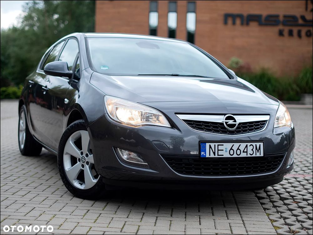 Opel Astra 2012 photo 2