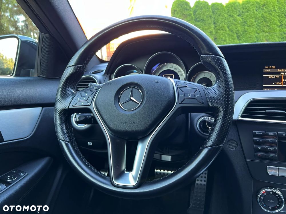 Mercedes-Benz Klasa C 180 Coupe BlueEFFICIENCY 7G-TRONIC - 25