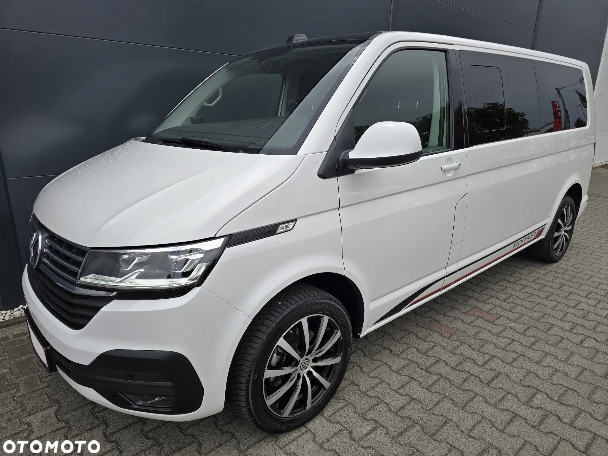 Volkswagen Transporter Kombi T6.1 TDI L2H1 DSG - 2
