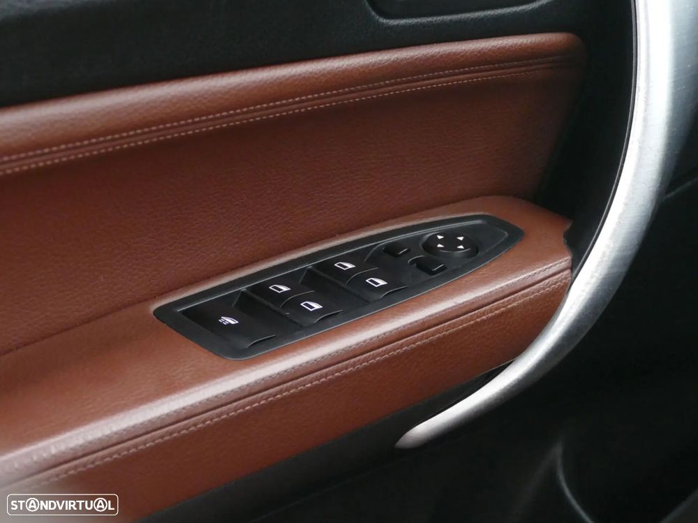 BMW 220 d Cabrio Pack M Auto - 31