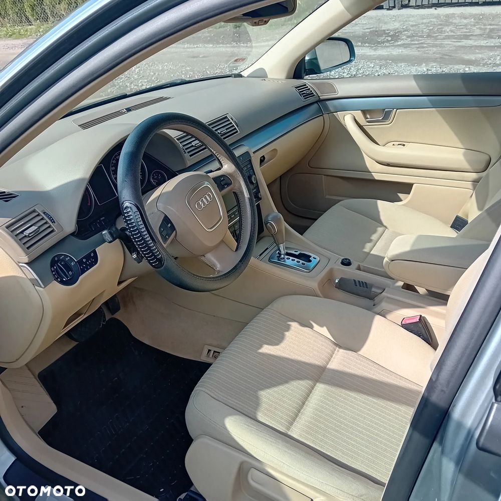 Audi A4 Limousine - 8