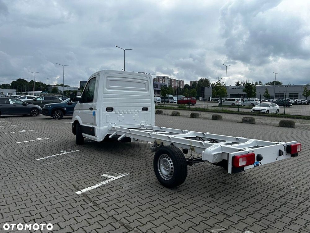 Volkswagen Crafter Podwozie z pojedynczą kabiną silnik: 2,0 l EURO VI SCR 163 KM / skrzynia biegów: Przedni napęd automatyczna 8-biegowa rozstaw osi: 4490 mm - 7