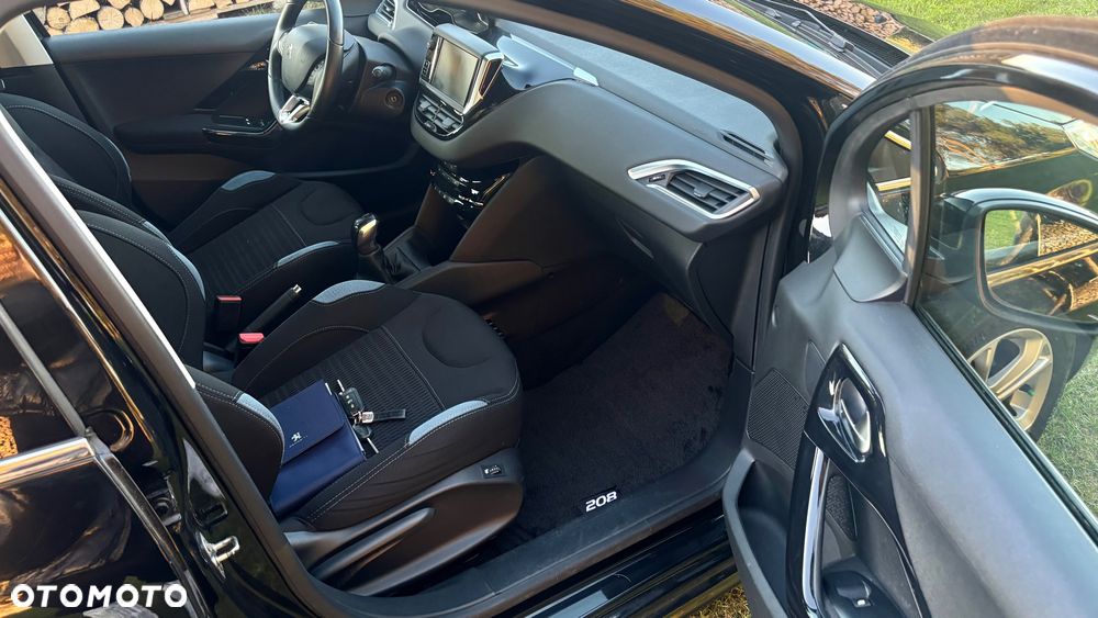 Peugeot 208 1.2 PureTech Allure - 17