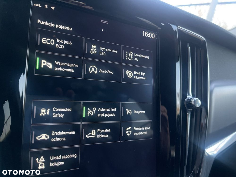 Volvo V90 D4 Momentum - 9