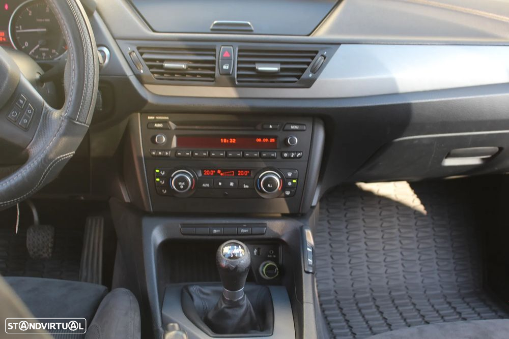 BMW X1 18 d sDrive Pack M - 24