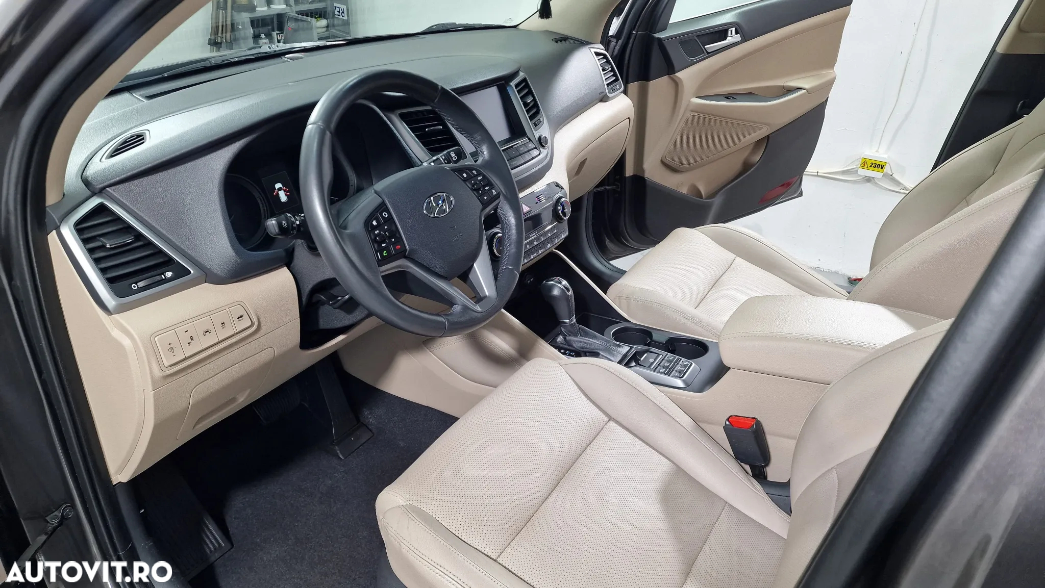 Hyundai Tucson 2.0 CRDI 4WD 6AT Premium+ - 9