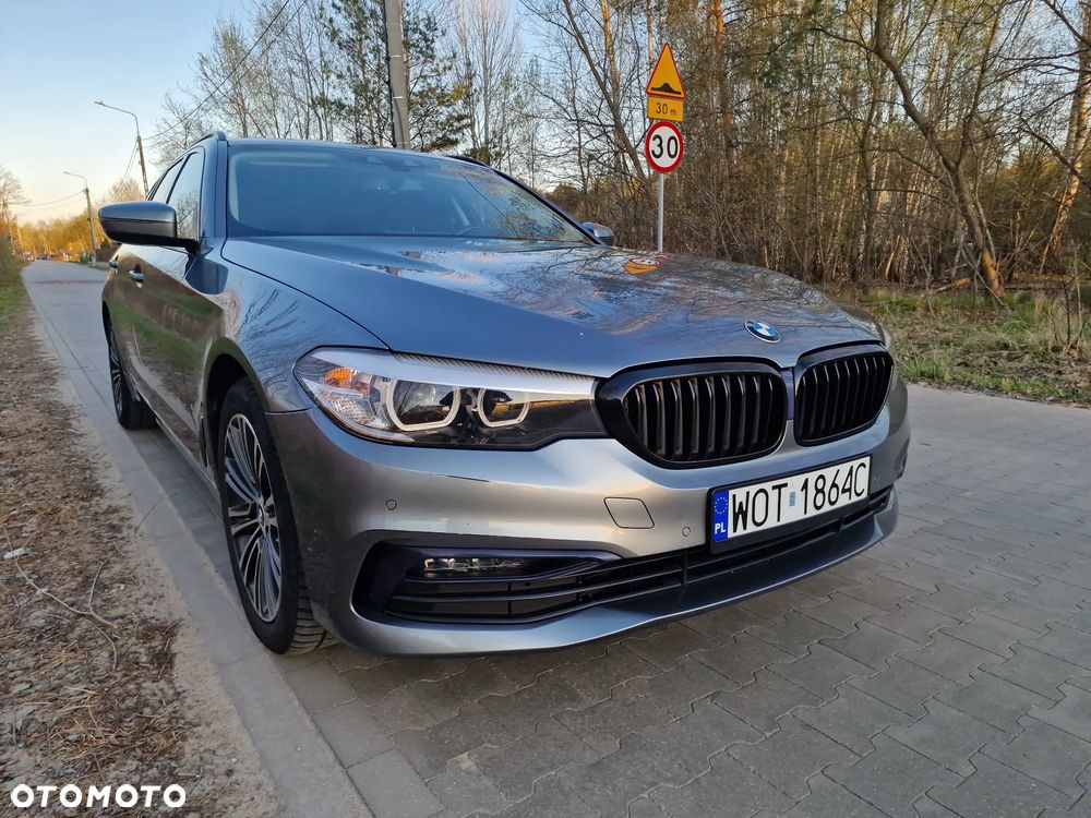 BMW Seria 5 520i Sport Line - 9