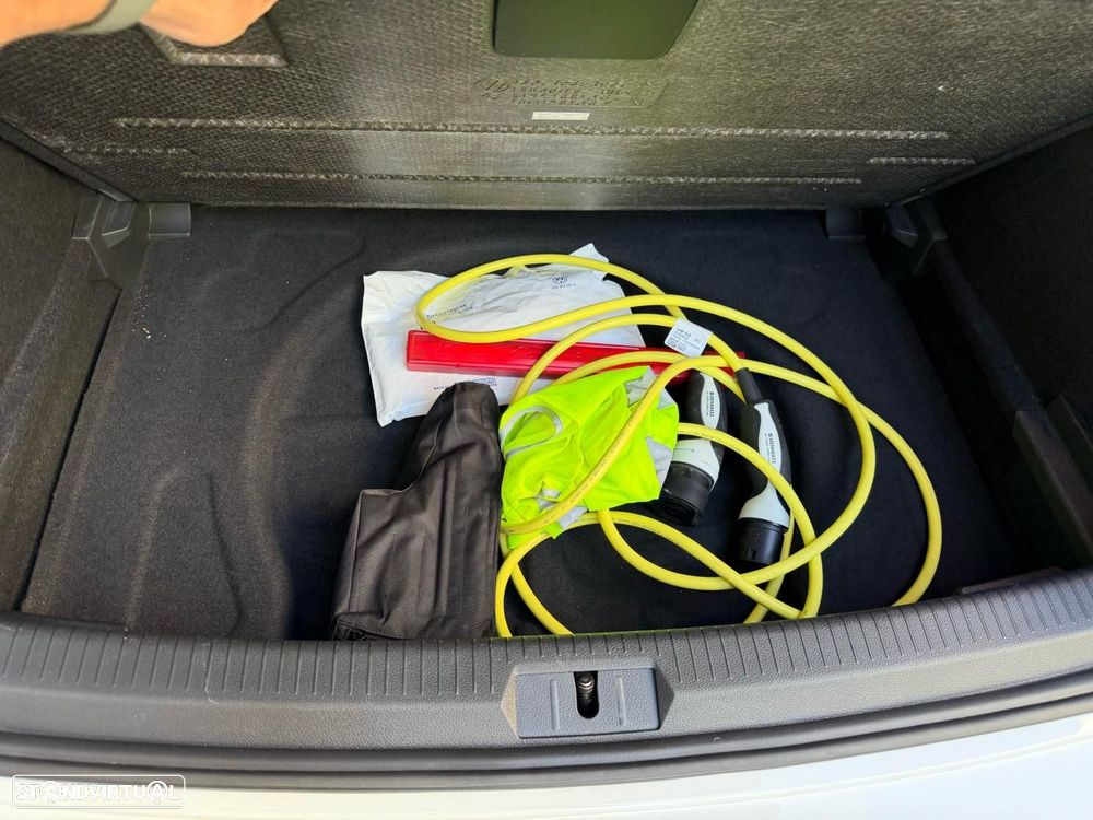 VW e-Golf - 27