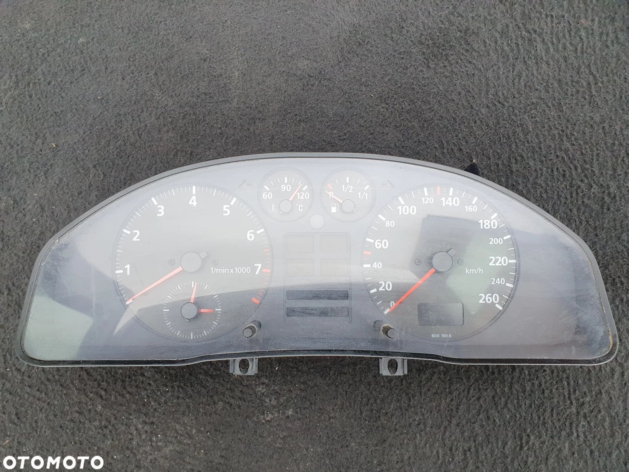AUDI A4 B5 1.8T 1.6 BENZYNA LICZNIK ZEGARY PRĘDKOŚCIOMIERZ 8D0919034B - 1