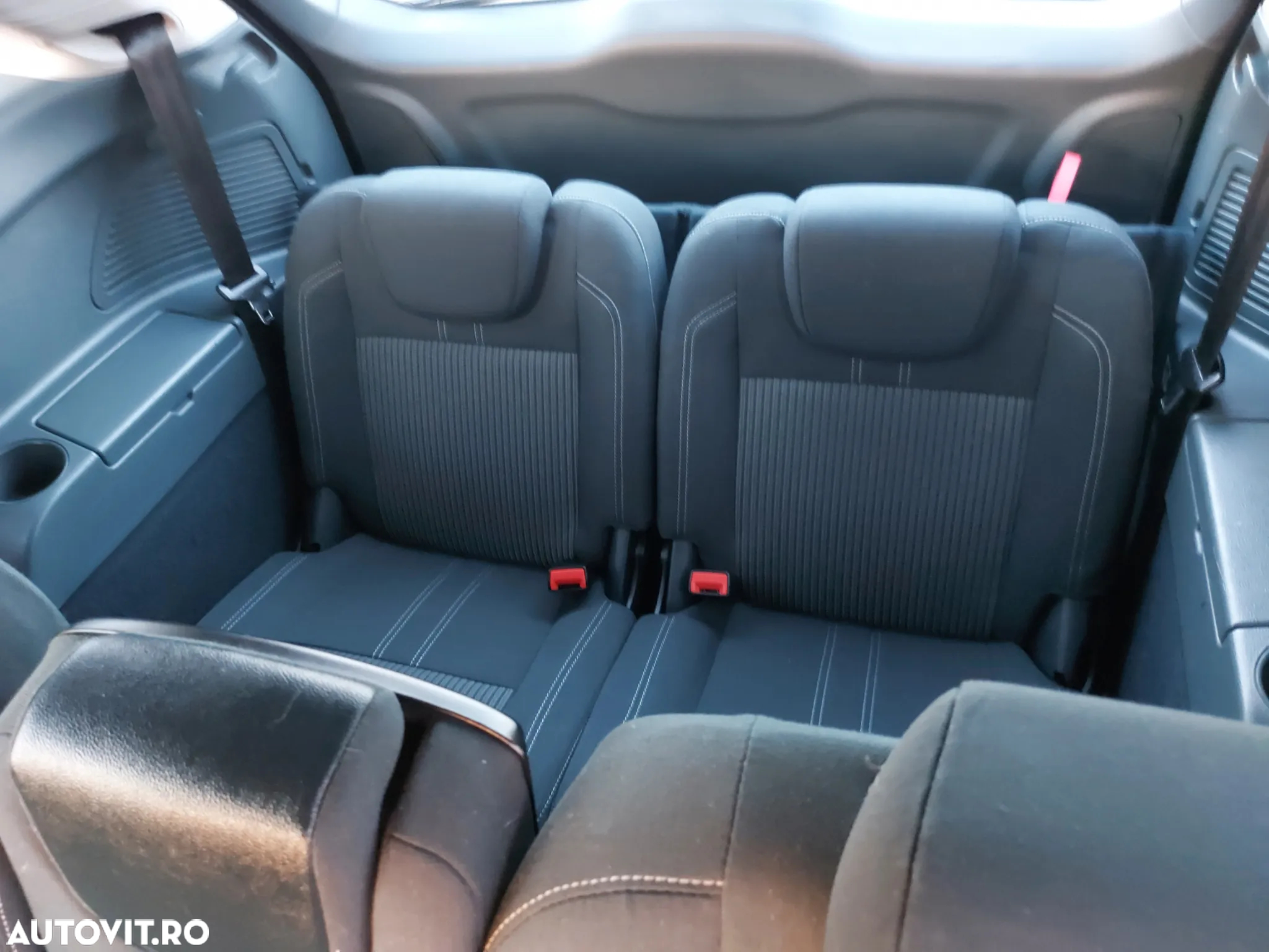 Ford Grand C-Max - 12