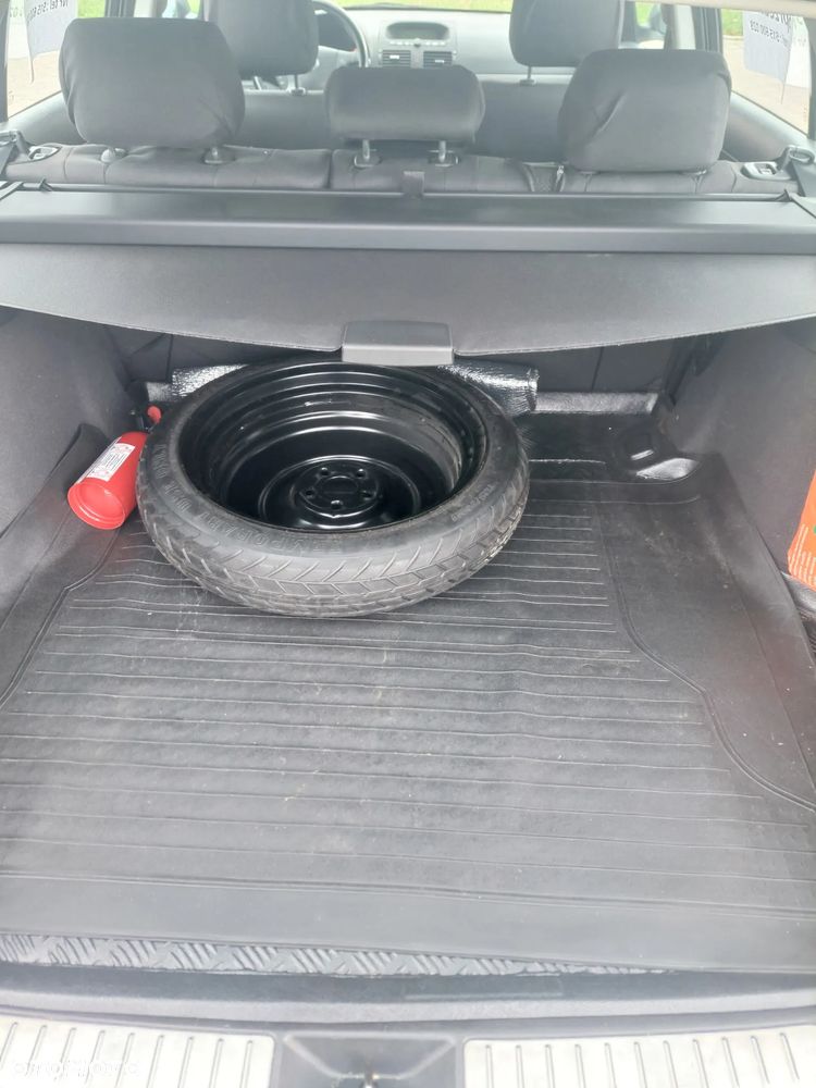 Toyota Avensis 2.0 D-4D High - 8