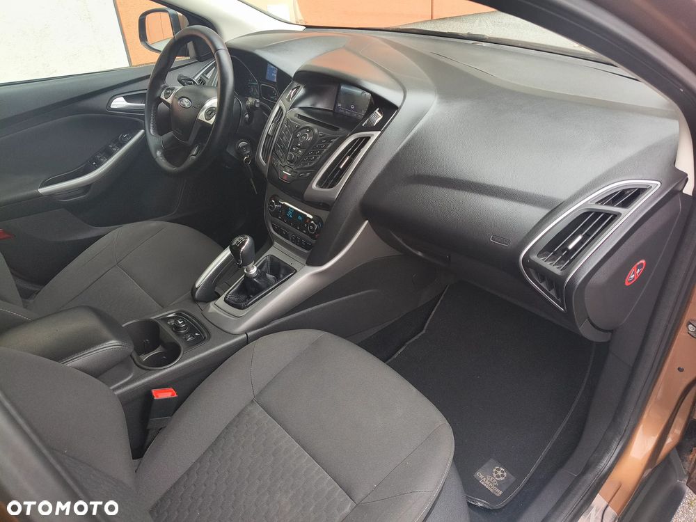 Ford Focus 1.6 TDCi DPF Champions Edition - 10