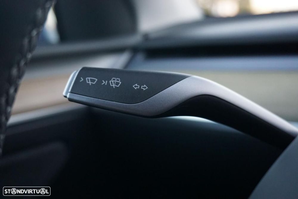 Tesla Model Y Long Range Dual Motor AWD - 42