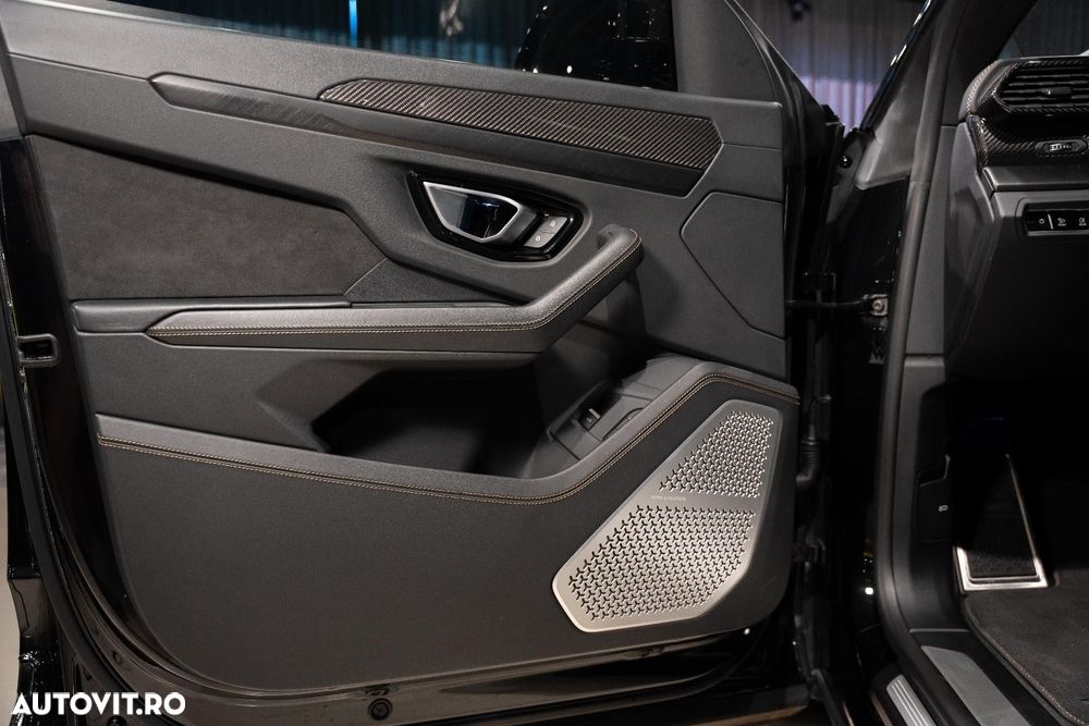 Lamborghini URUS - 32