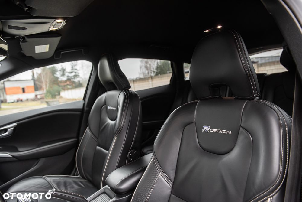 Volvo V40 D2 R Design - 17