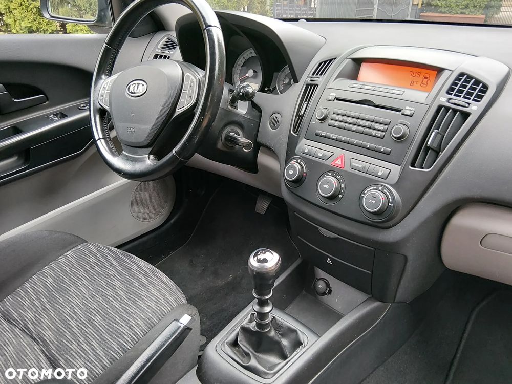 Kia Ceed - 12