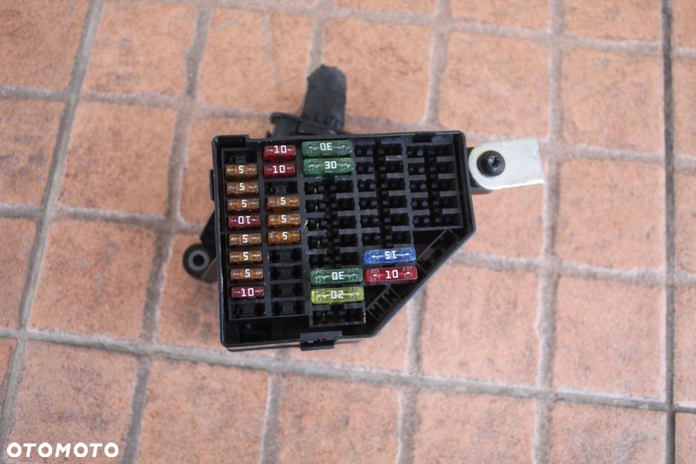 SKRZYNKA BEZPIECZNIKÓW VW PASSAT B6 2,0 TDI - 3