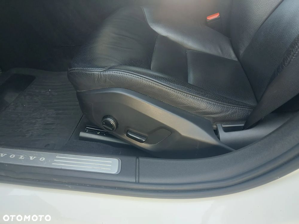 Volvo V90 D5 AWD Geartronic Momentum Pro - 28