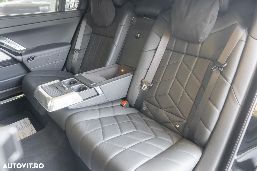 BMW Seria 7 740d xDrive MHEV - 30