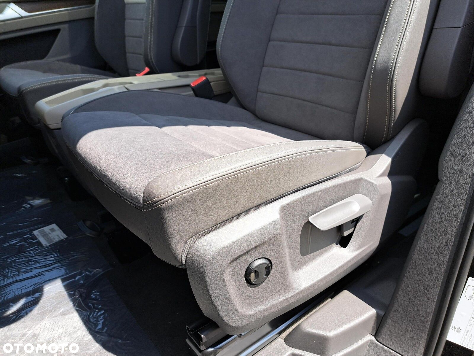 Volkswagen Multivan - 12