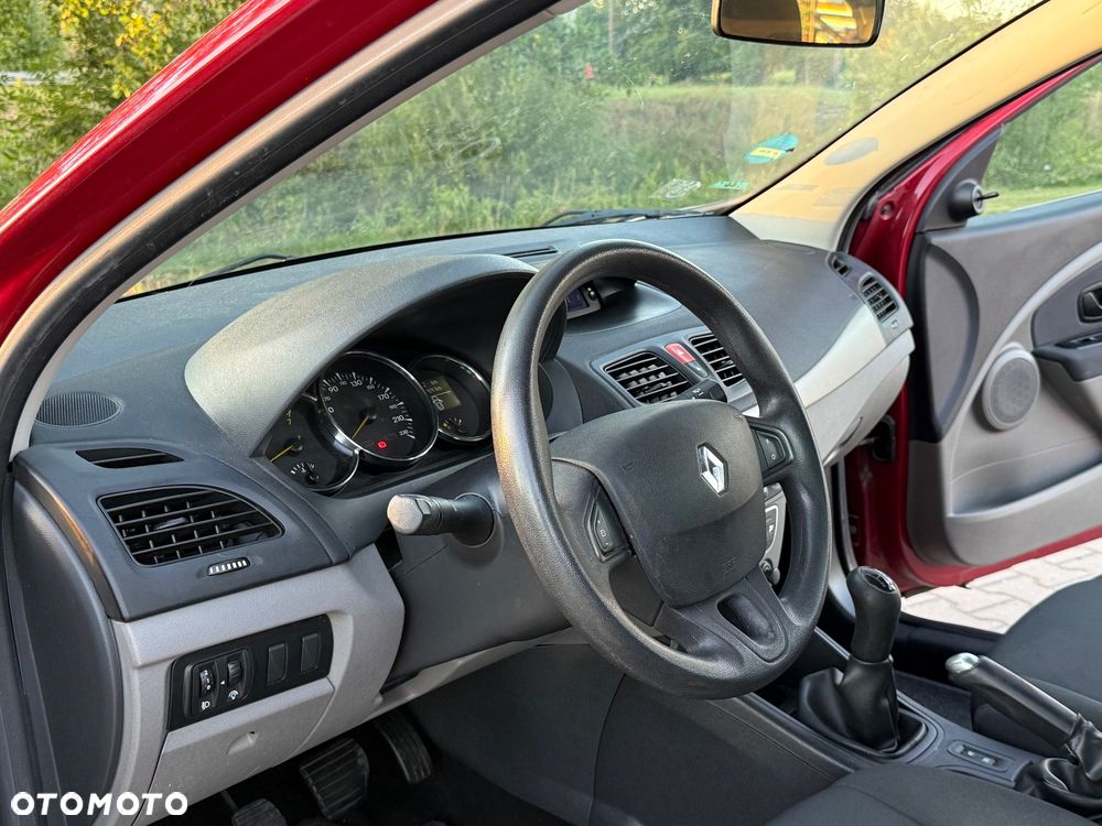 Renault Megane 1.6 16V 100 Expression - 9