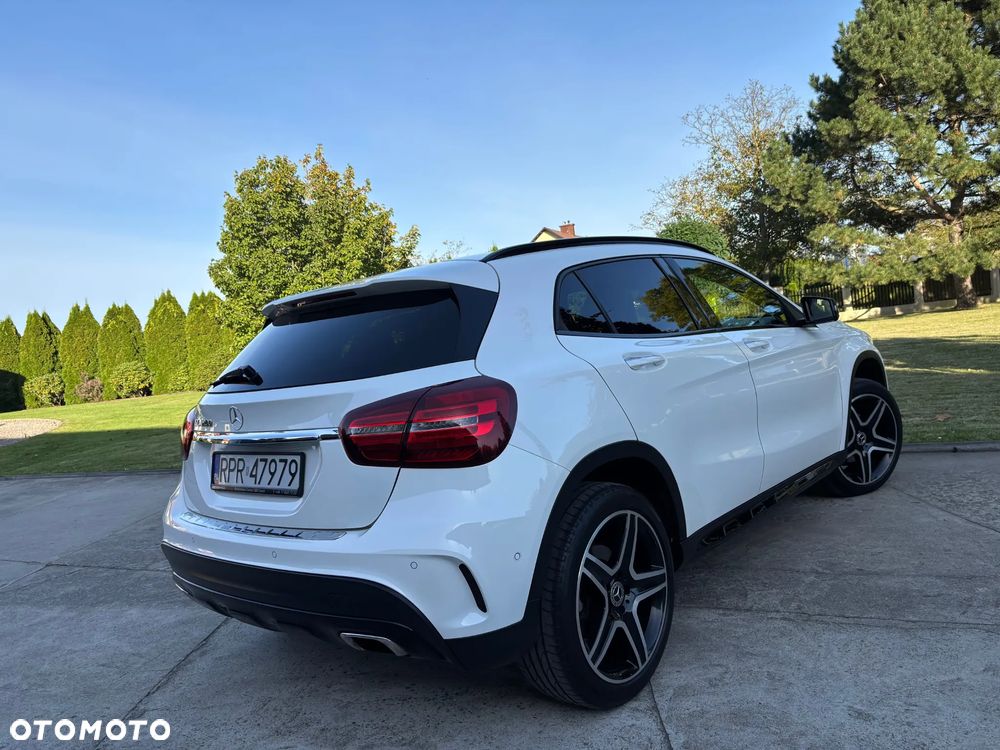 Mercedes-Benz GLA 200 7G-DCT AMG Line - 10