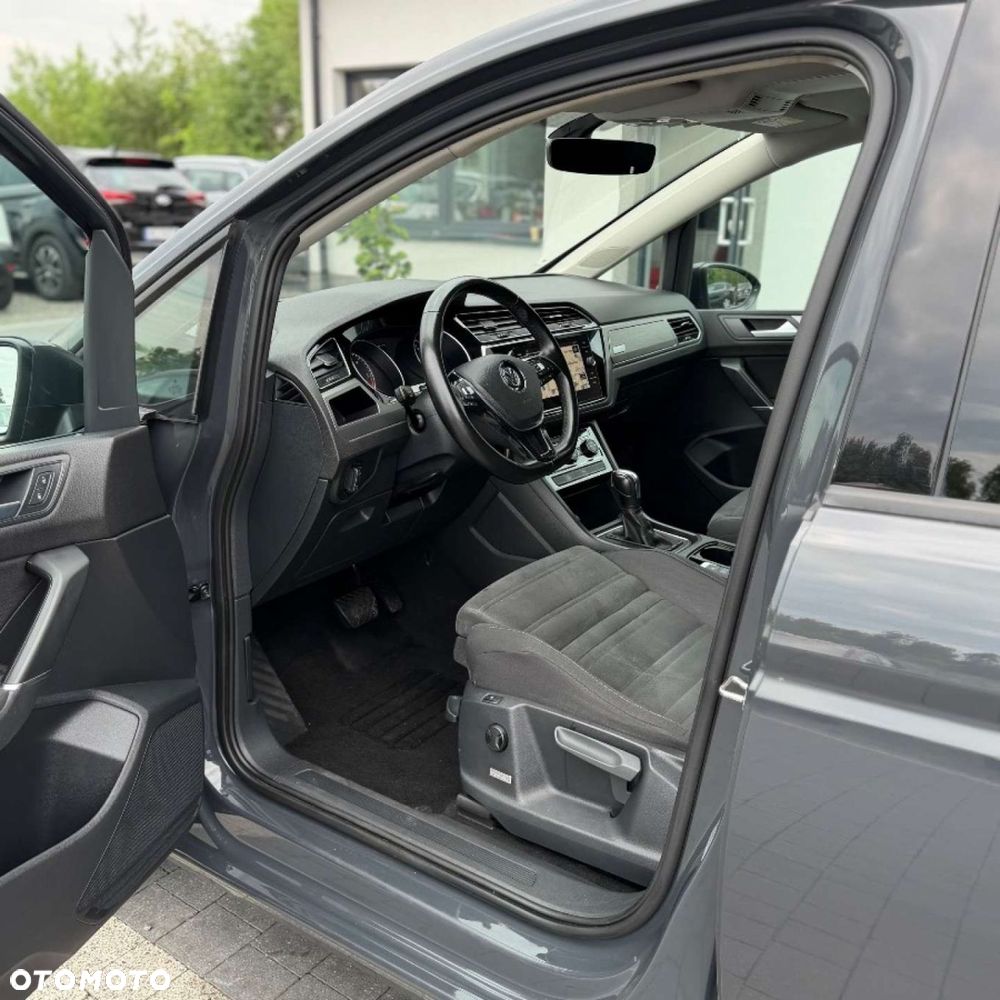 Volkswagen Touran - 14