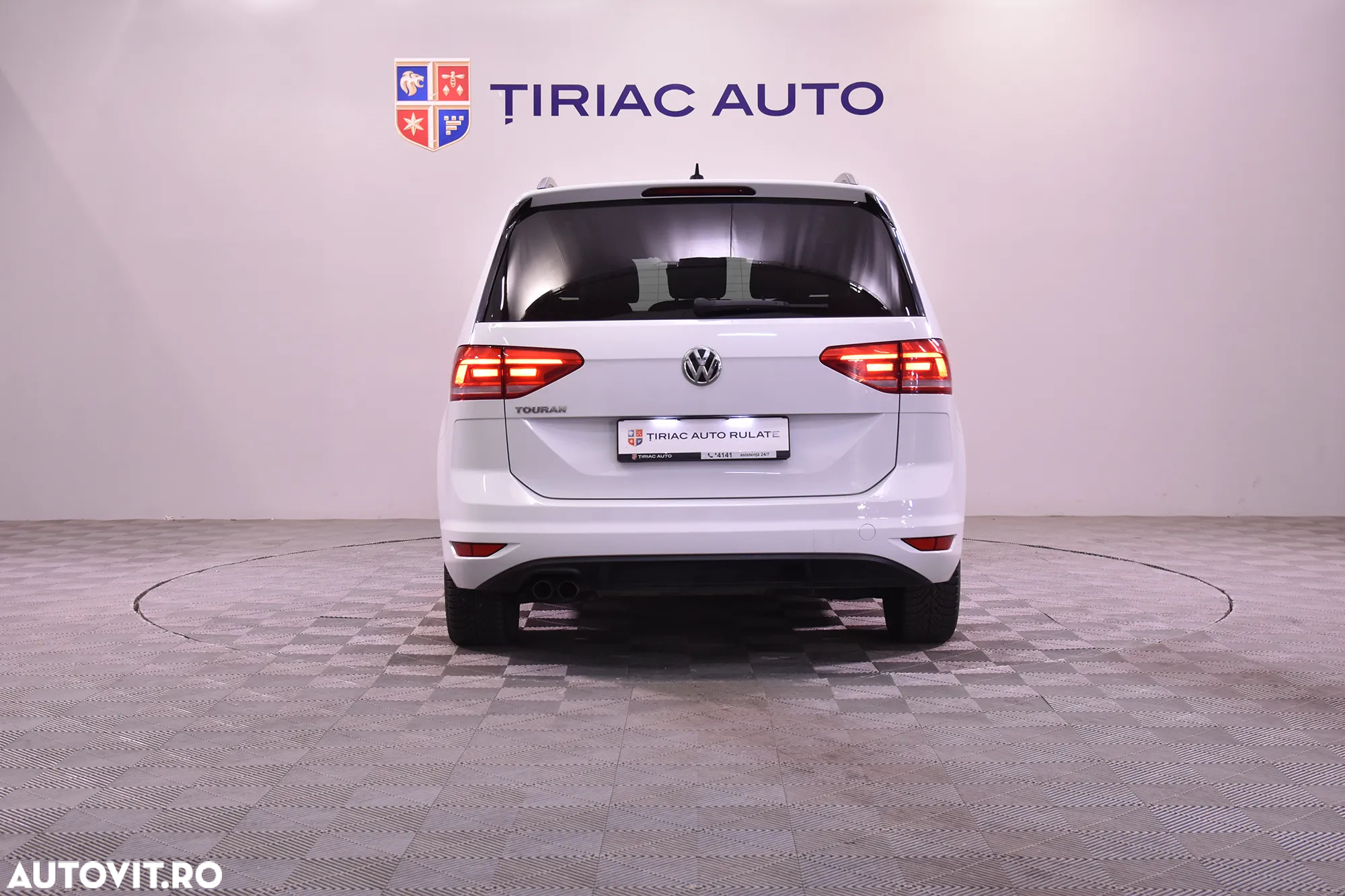 Volkswagen Touran - 4