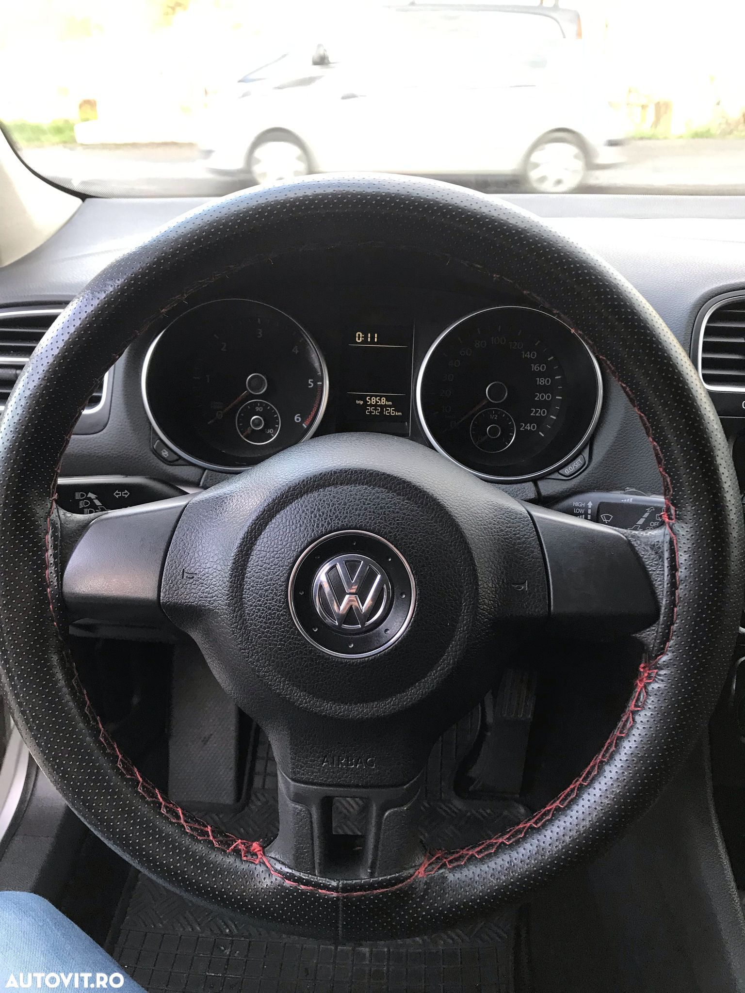 Volkswagen Golf 1.6 TDI DPF Highline - 14
