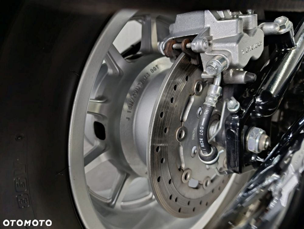 Suzuki Intruder - 17