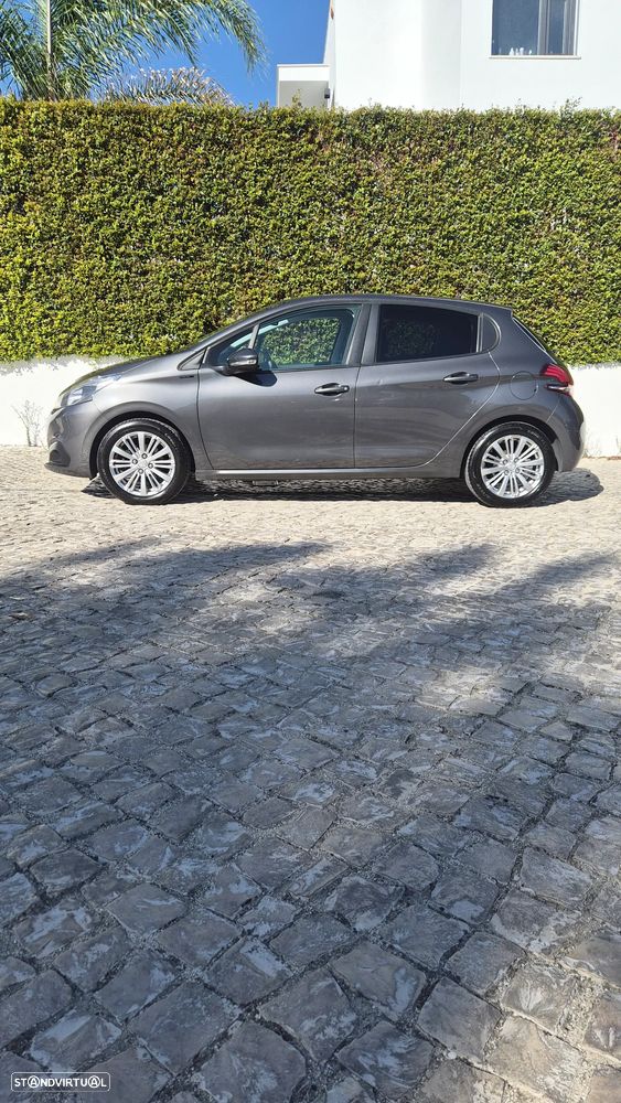 Peugeot 208 1.2 PureTech Signature - 5