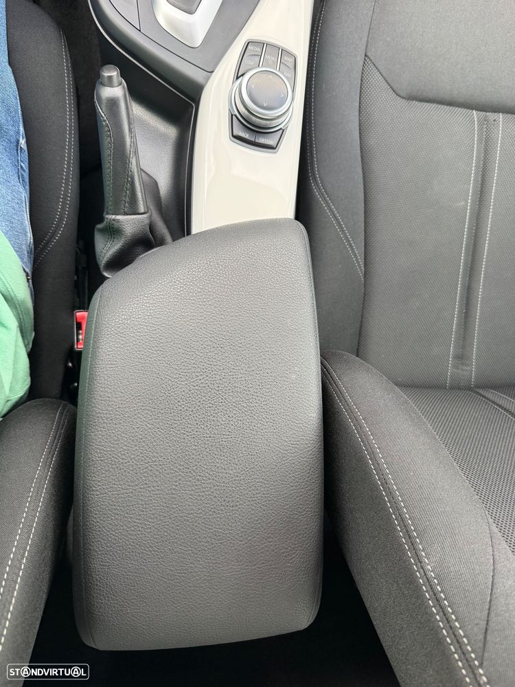 BMW 116 d Aut. Sport Line — fotografia 25