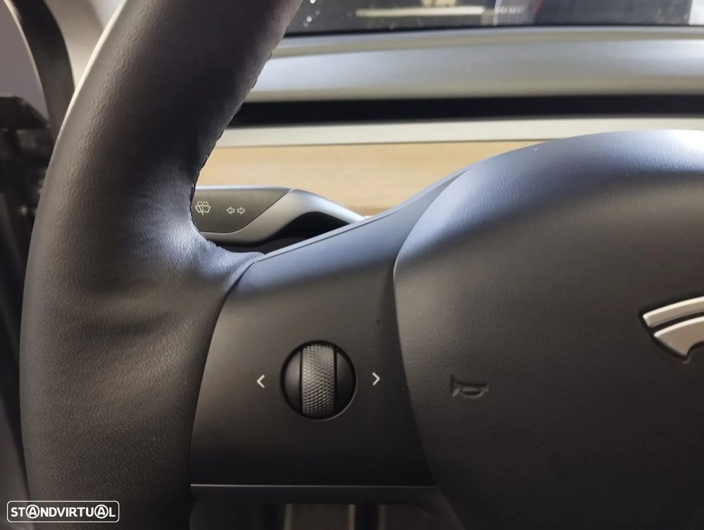 Tesla Model Y Long Range Tração Integral - 24
