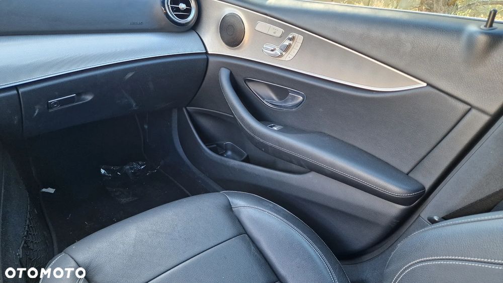 Mercedes-Benz Klasa E 200 4Matic 9G-TRONIC - 8