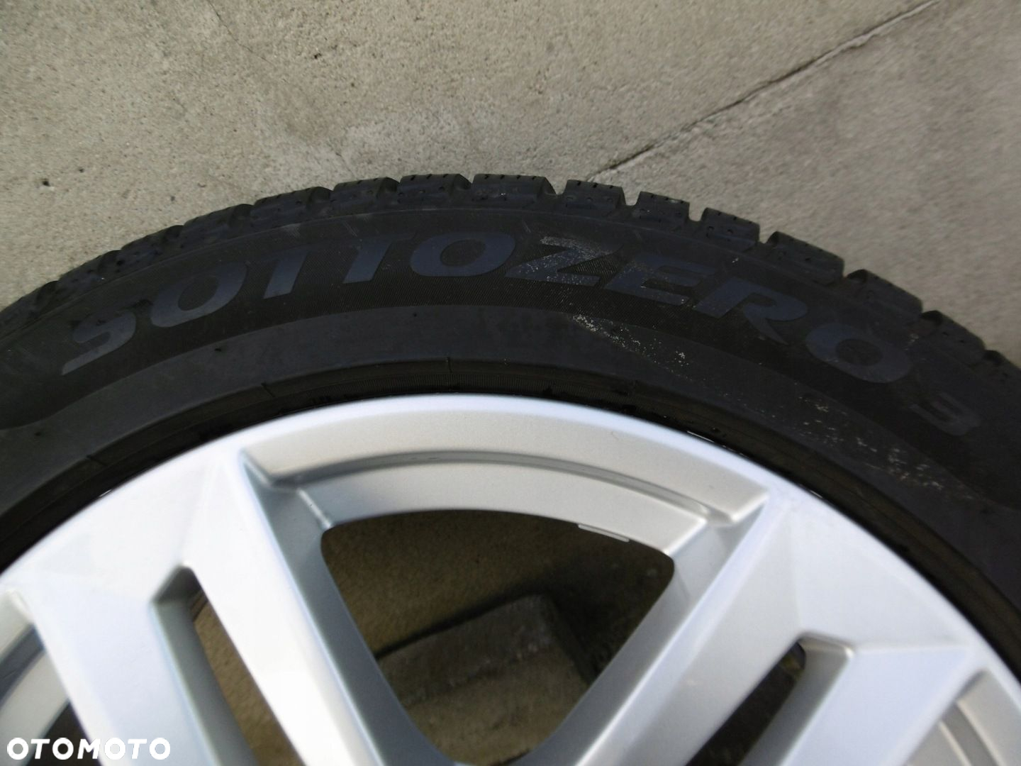 AUDI A4 B9 8W0 7.0Jx17H2 ET 42 5x112 - felga - 2