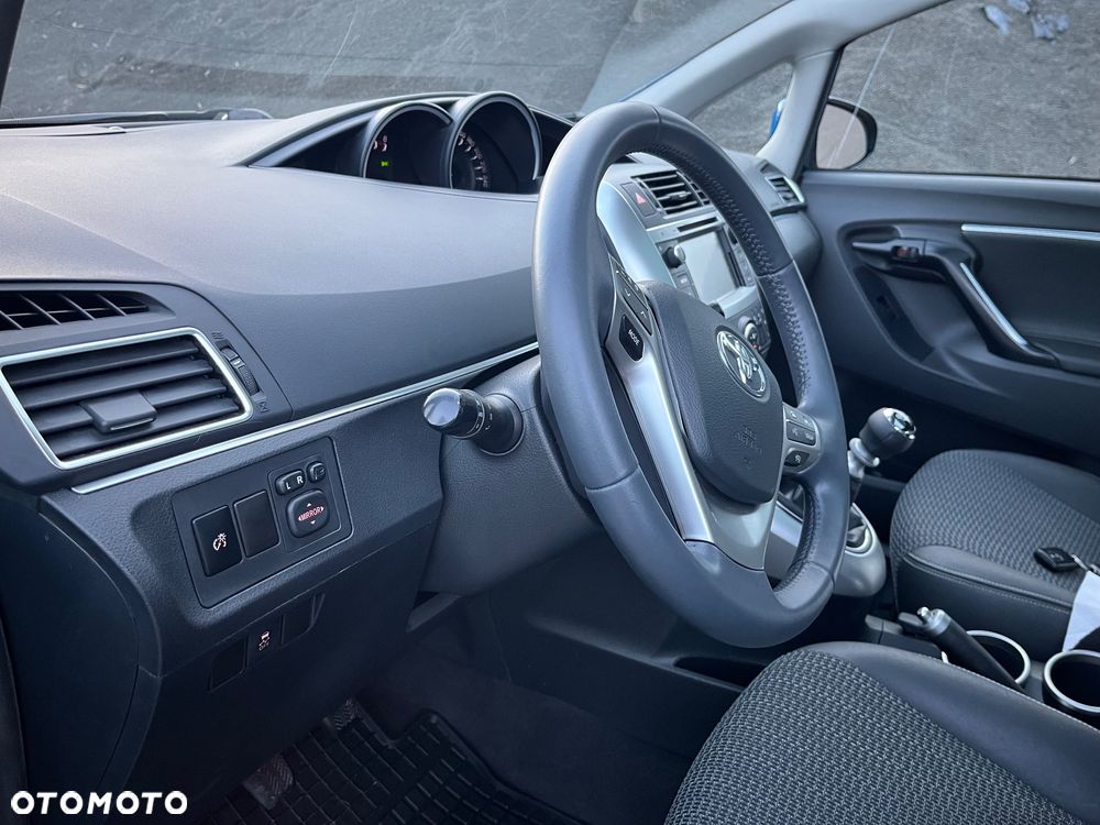 Toyota Verso 1.8 Executive - 23