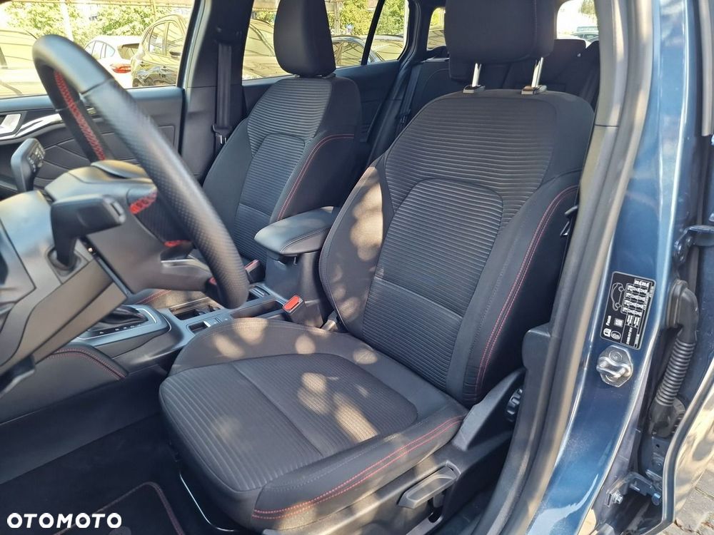 Ford Focus 1.0 EcoBoost Hybrid ST-LINE X - 12