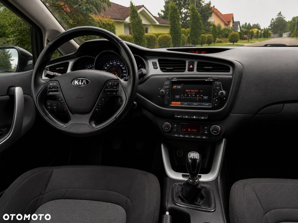 Kia Ceed 1.4 CVVT Dream-Team Edition - 23