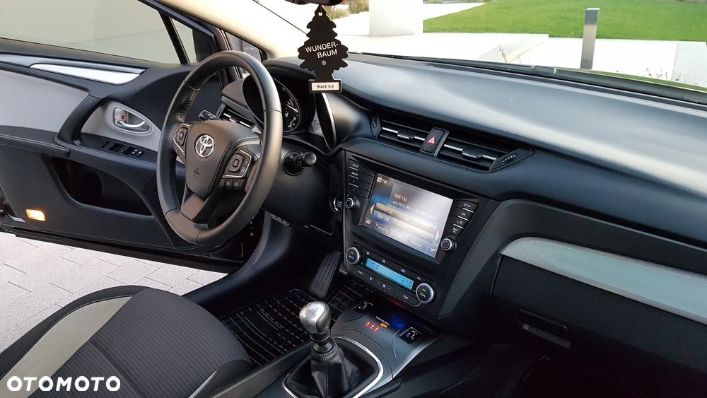 Toyota Avensis 2.0 D-4D Prestige - 32